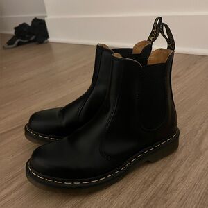 Yellow Stitch Smooth Leather Chelsea Boots SIZE 9